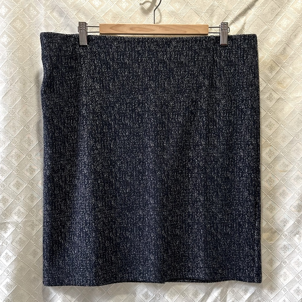 LOFT Knee Length Pencil Skirt Size XL Blue and White Blend